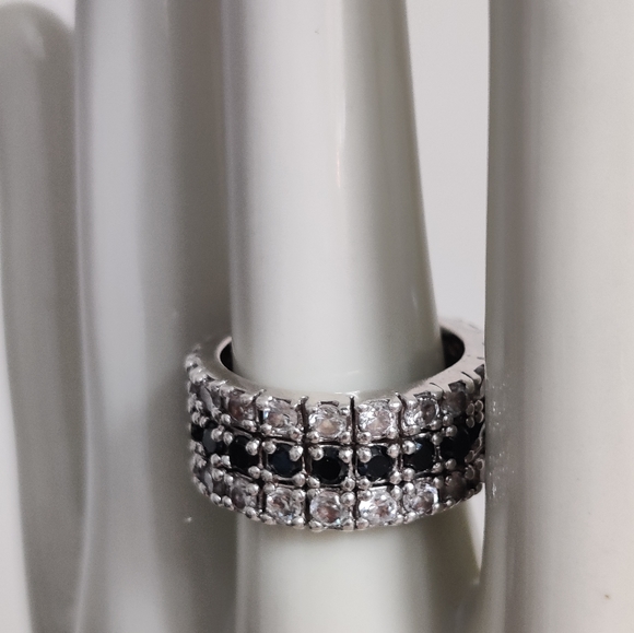 Three Row Sterling Silver Band Ring 💍 White and Black Spinel Stones - Picture 5 of 16